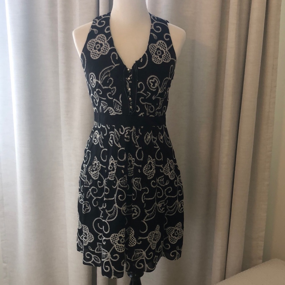 Kay Unger New York Black embroidered dress
